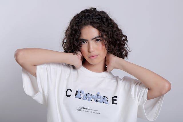 Beneficios del co-wash en cabello rizado: Todo lo que necesitas saber - Curly Stop